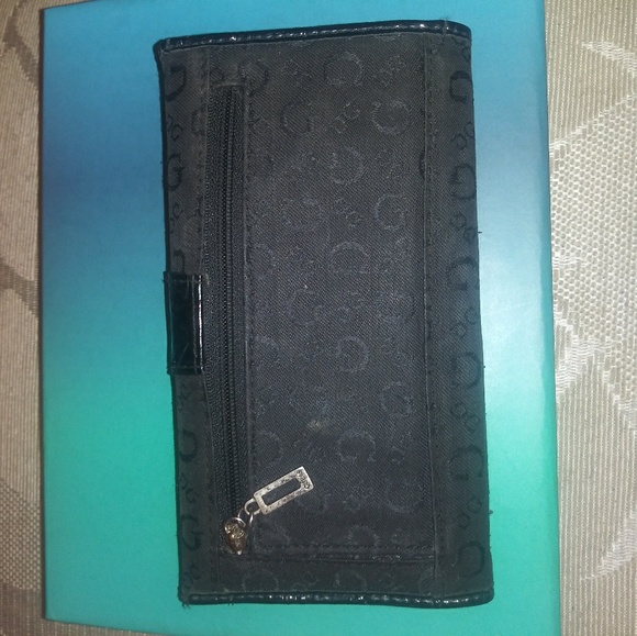Guess wallet used - Picture 2 of 5